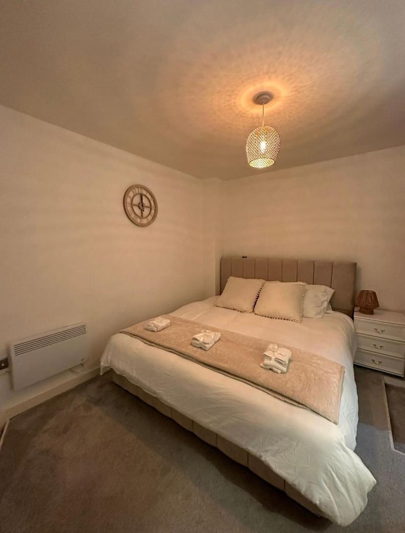Dream Retreat Luxury With Super King Bed, Pool Table - Free Parking Apartment *