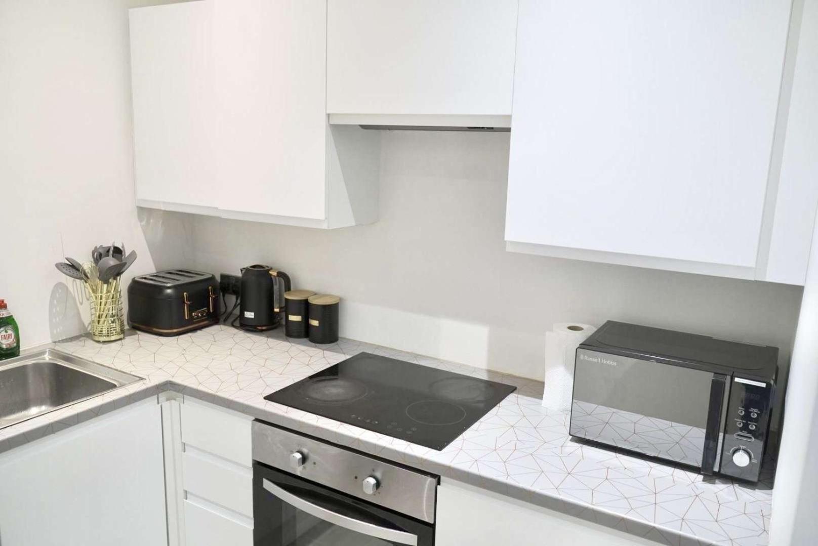 Dream Retreat Luxury With Super King Bed, Pool Table - Free Parking * Bradford (West Yorkshire)
