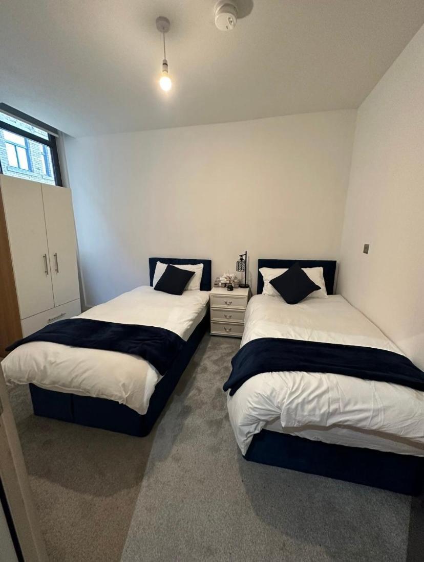 Dream Retreat Luxury With Super King Bed, Pool Table - Free Parking Apartment Bradford (West Yorkshire)